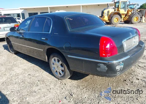 2011 Lincoln Town Car Executive L z USA, uszkodzony, nr VIN 2LNBL8EV7BX754824